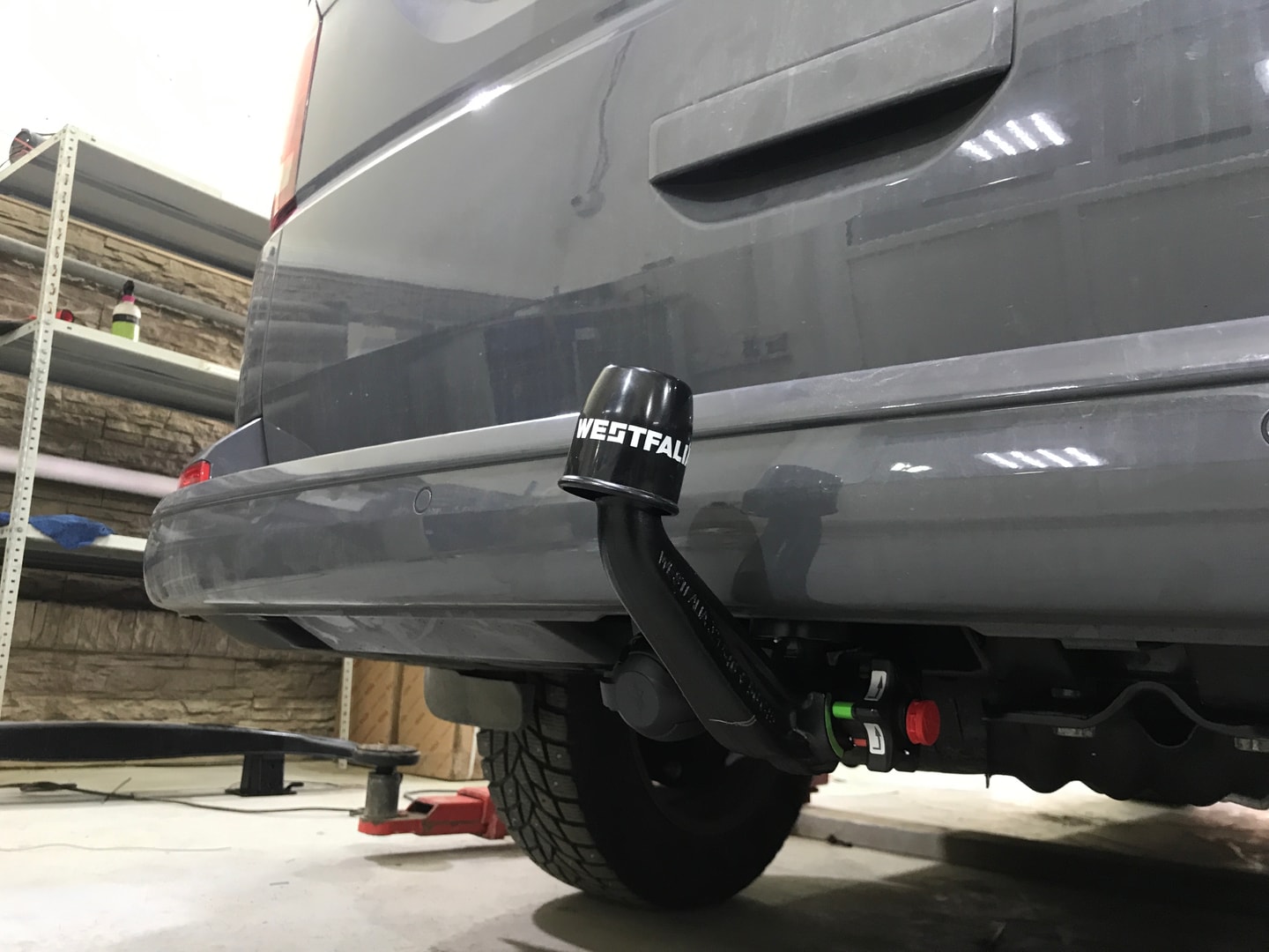 Установили фаркоп Westfalia для Volkswagen T6 Caravelle 2021 г.