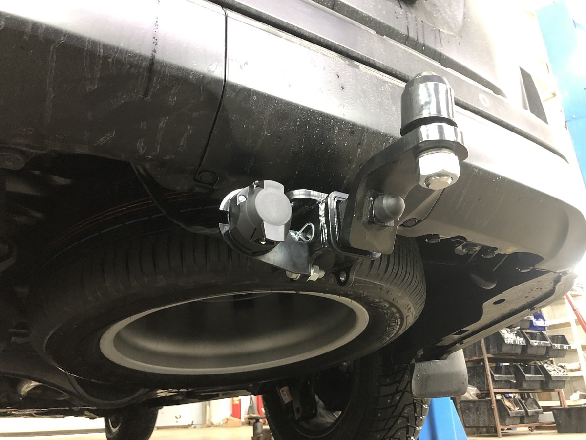 Установили фаркоп TowRus для Toyota Land Cruiser J300 2024 г.в