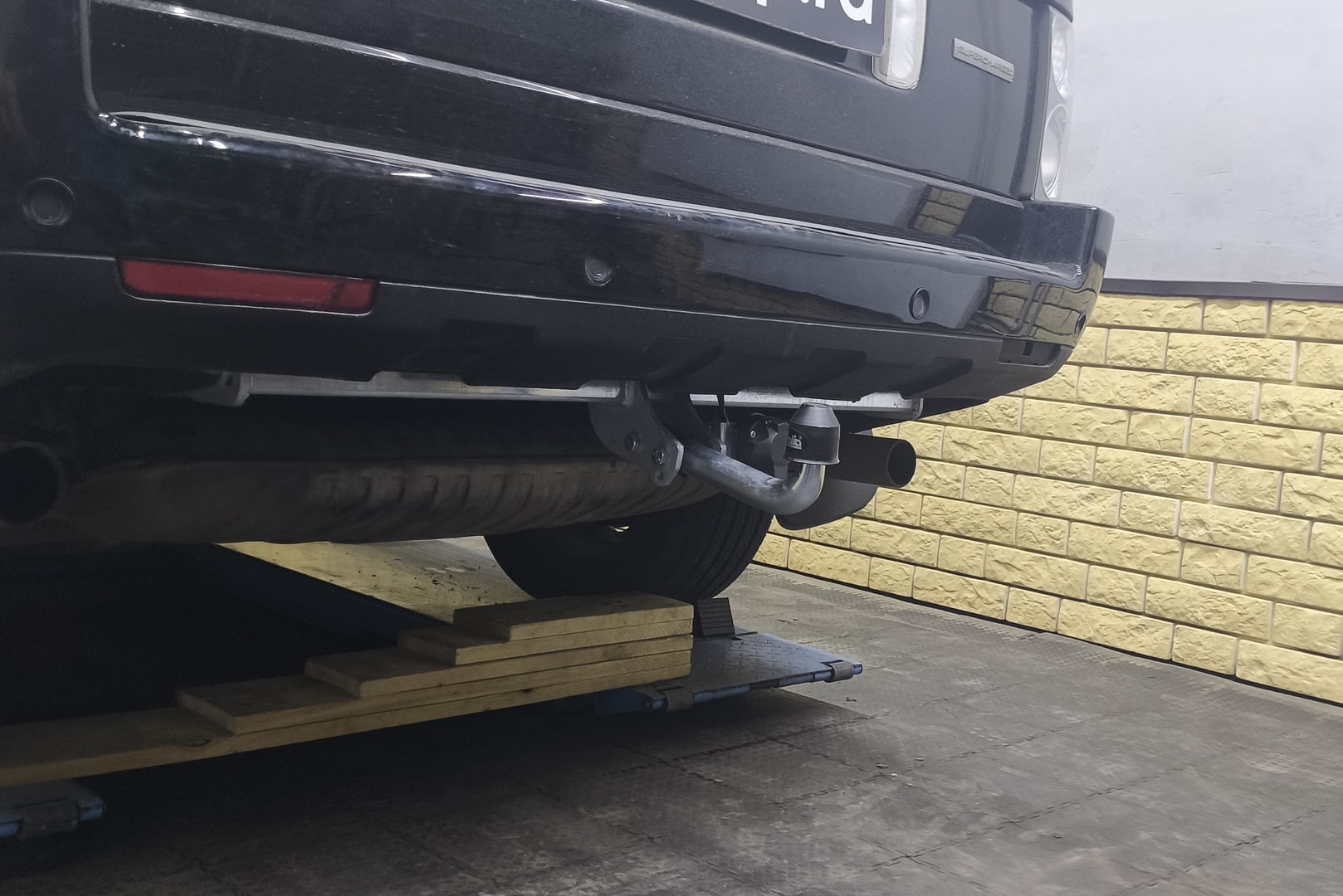 Установили фаркоп Galia для Land Rover Range Rover 2002-2013 г. в.